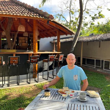 Hotel Pineapple Surf Ahangama Exterior foto
