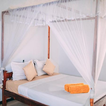 Hotel Pineapple Surf Ahangama Exterior foto