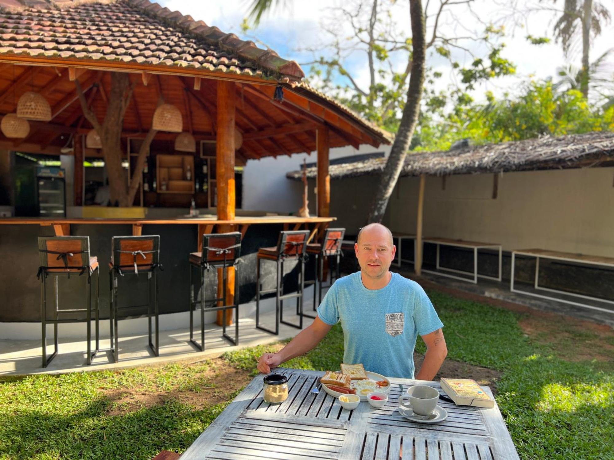 Hotel Pineapple Surf Ahangama Exterior foto
