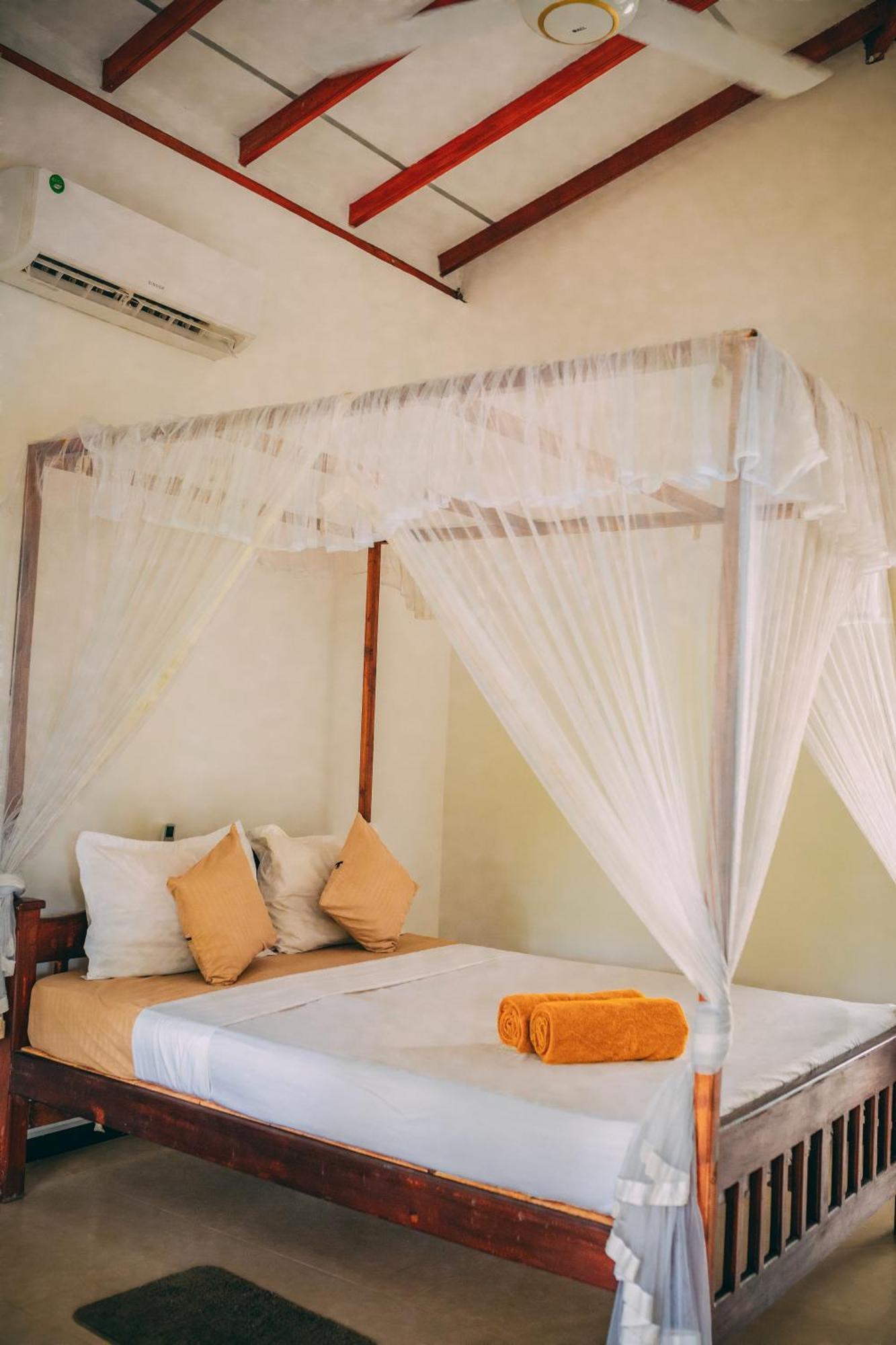 Hotel Pineapple Surf Ahangama Exterior foto